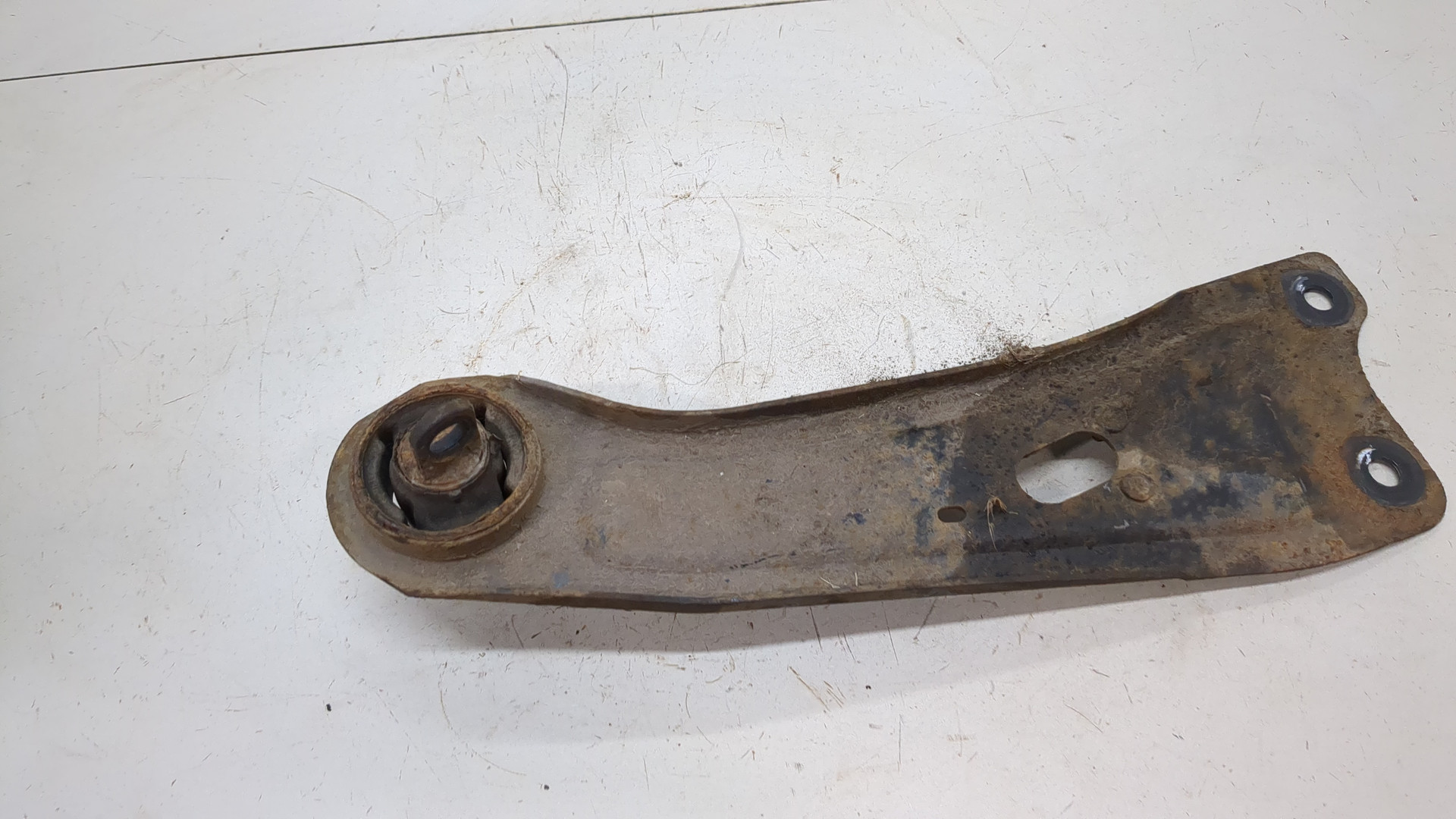 Рычаг задний левый