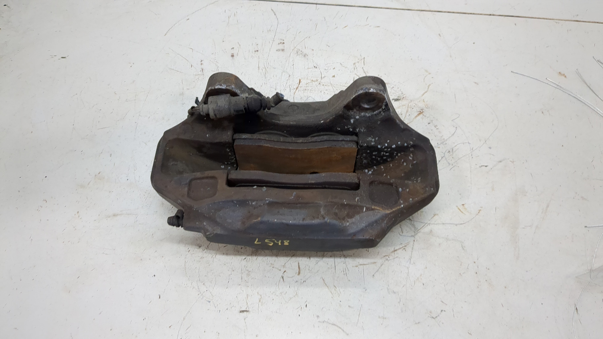 Суппорт передний левый