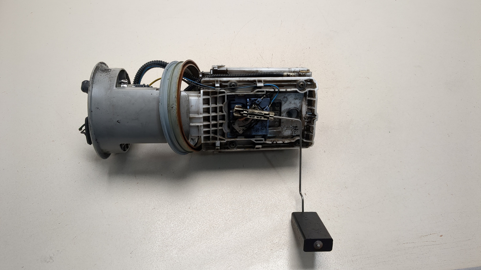 Насос топливный электрический