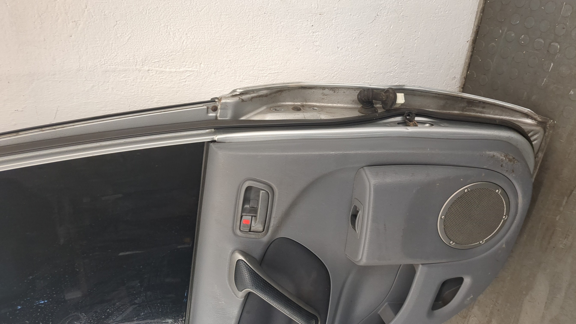 Дверь задняя левая