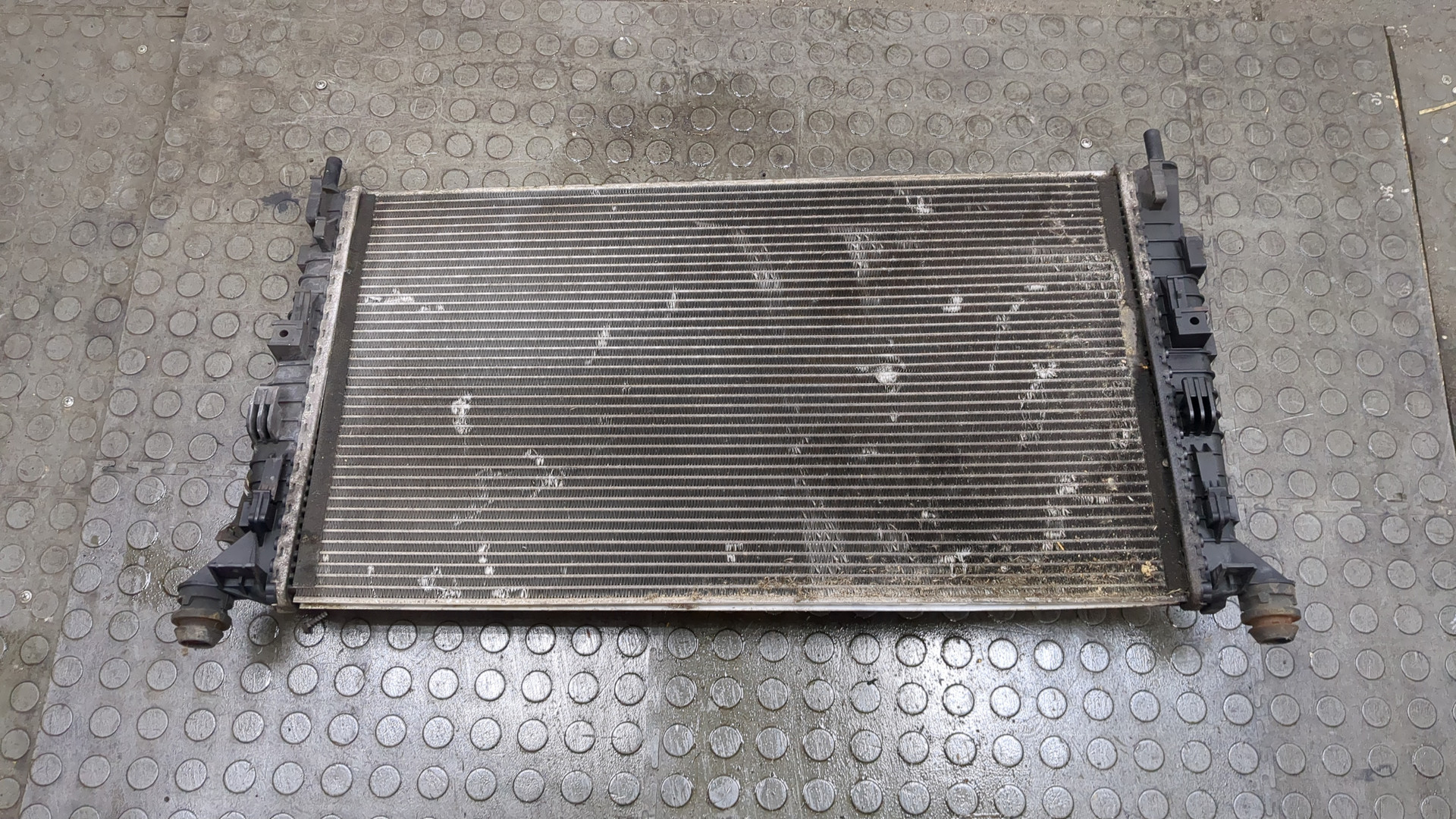 Радиатор охлаждения двигателя основной