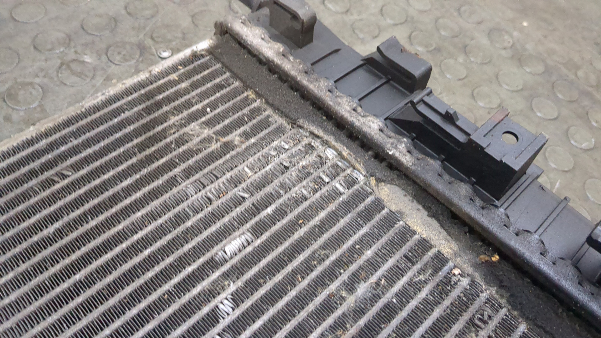 Радиатор охлаждения двигателя основной