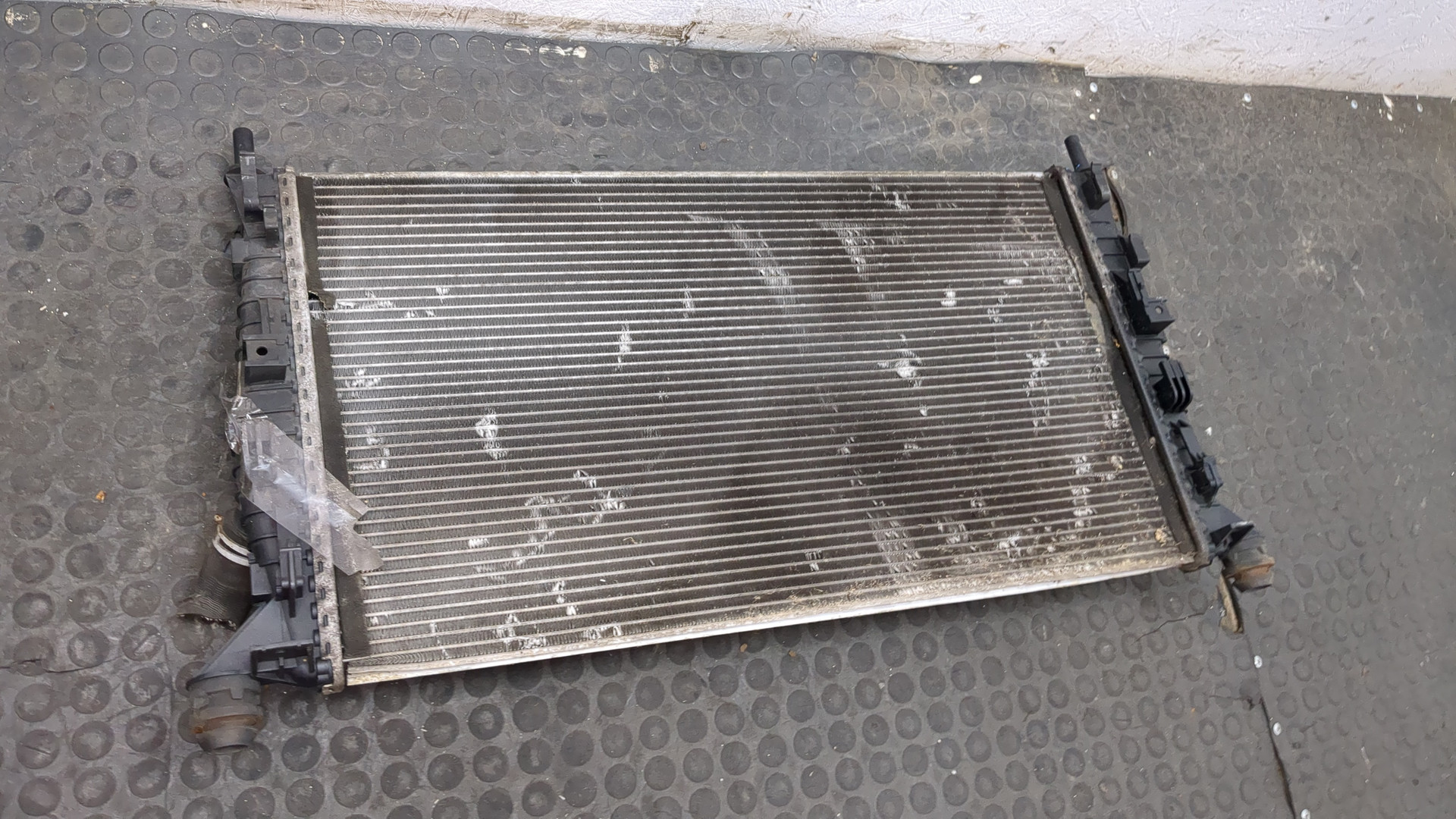 Радиатор охлаждения двигателя основной
