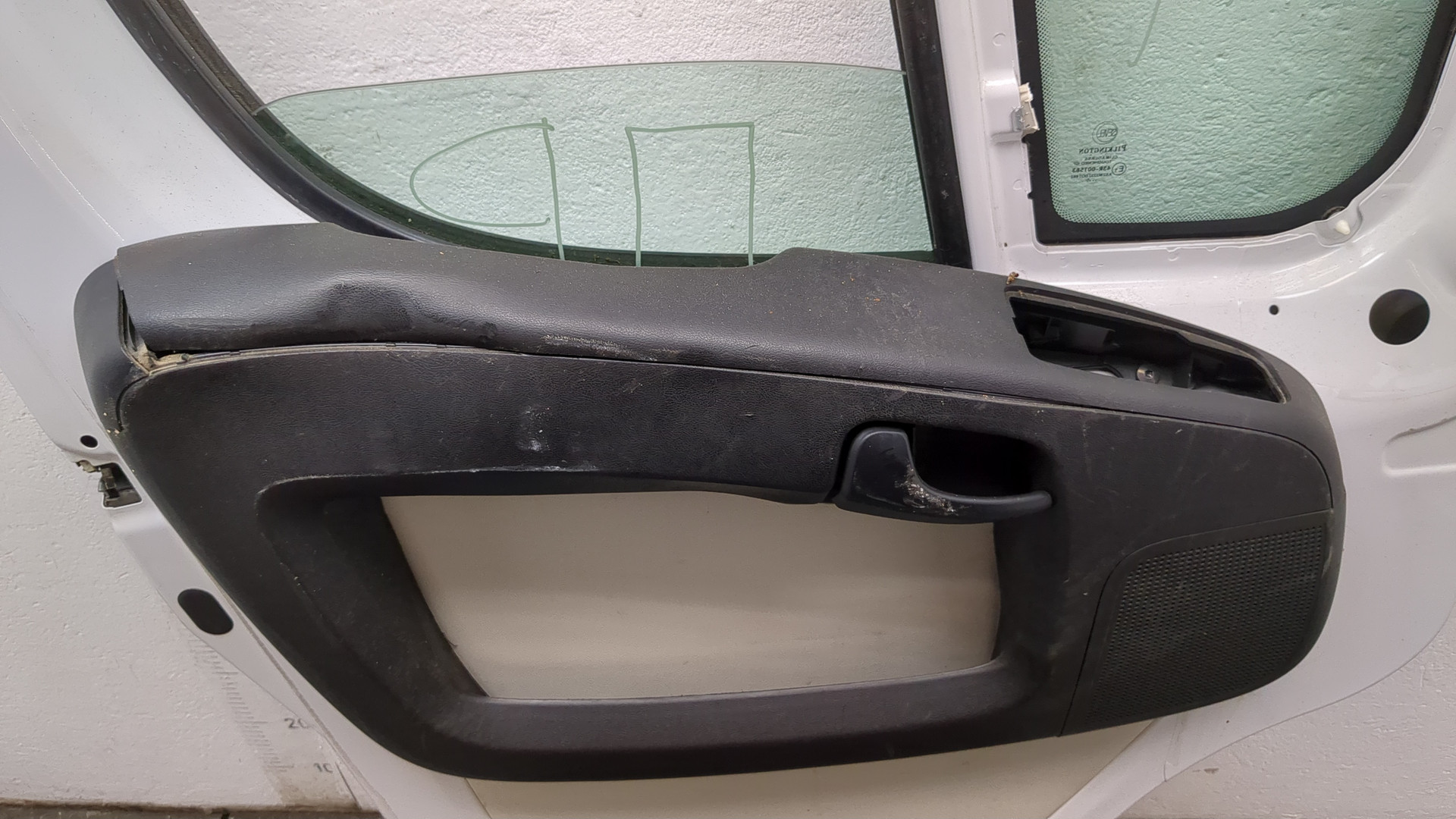 Дверь передняя левая