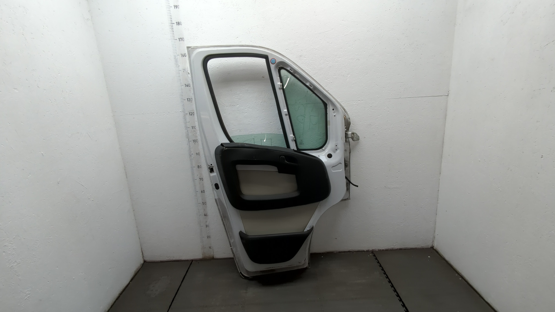 Дверь передняя левая