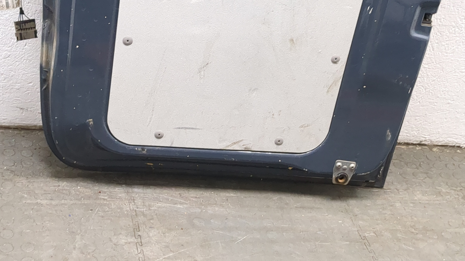 Дверь багажника правая