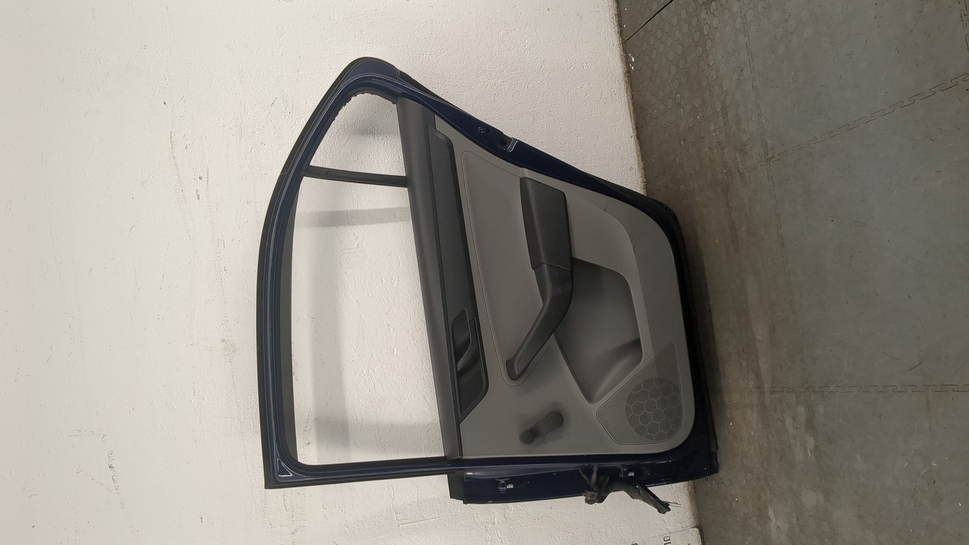 Дверь задняя правая