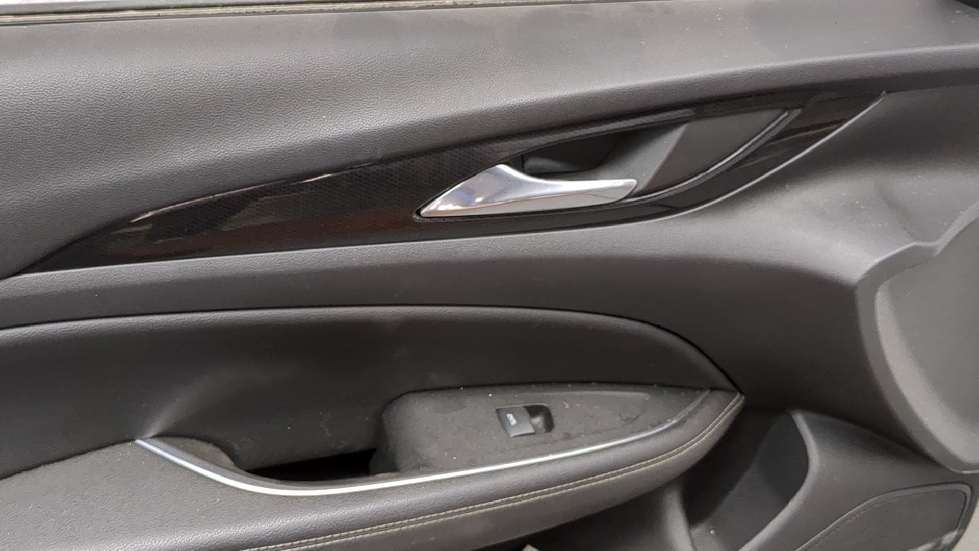 Дверь передняя левая