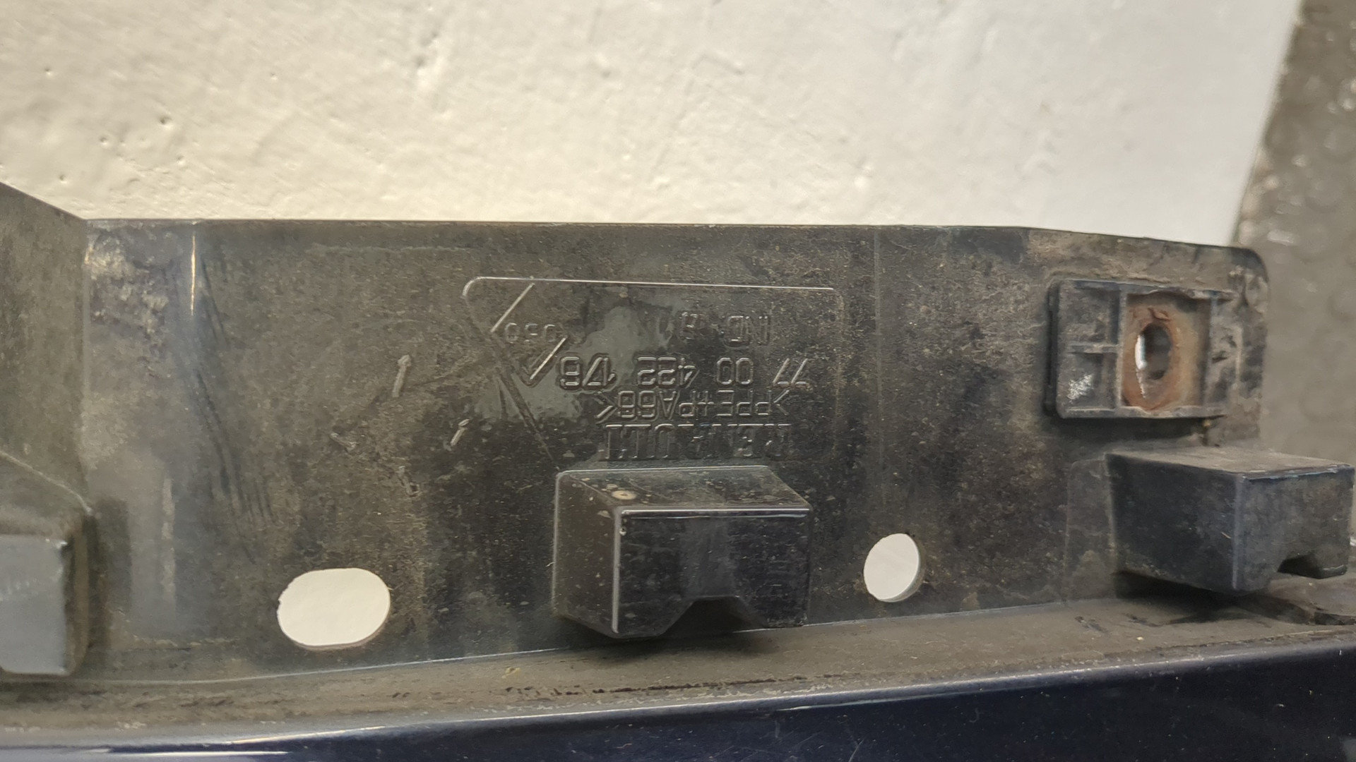 Крыло переднее правое