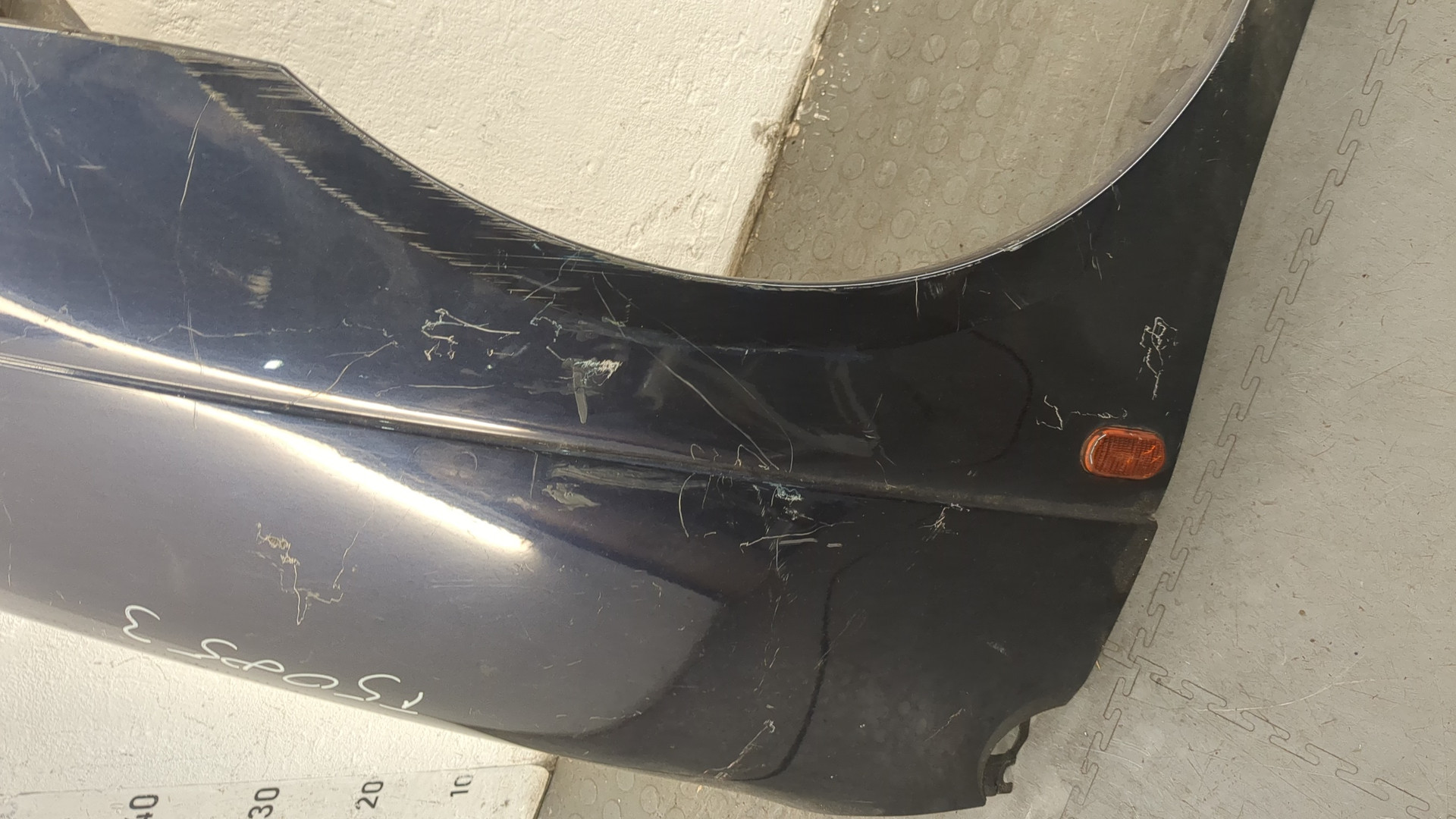 Крыло переднее правое