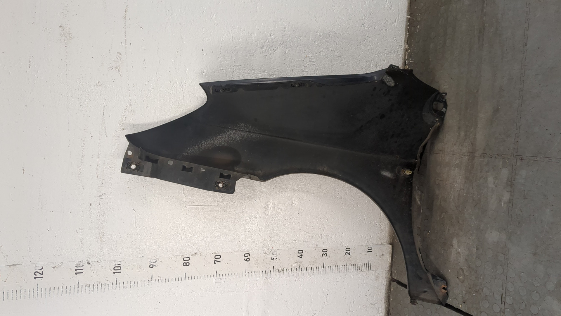 Крыло переднее правое