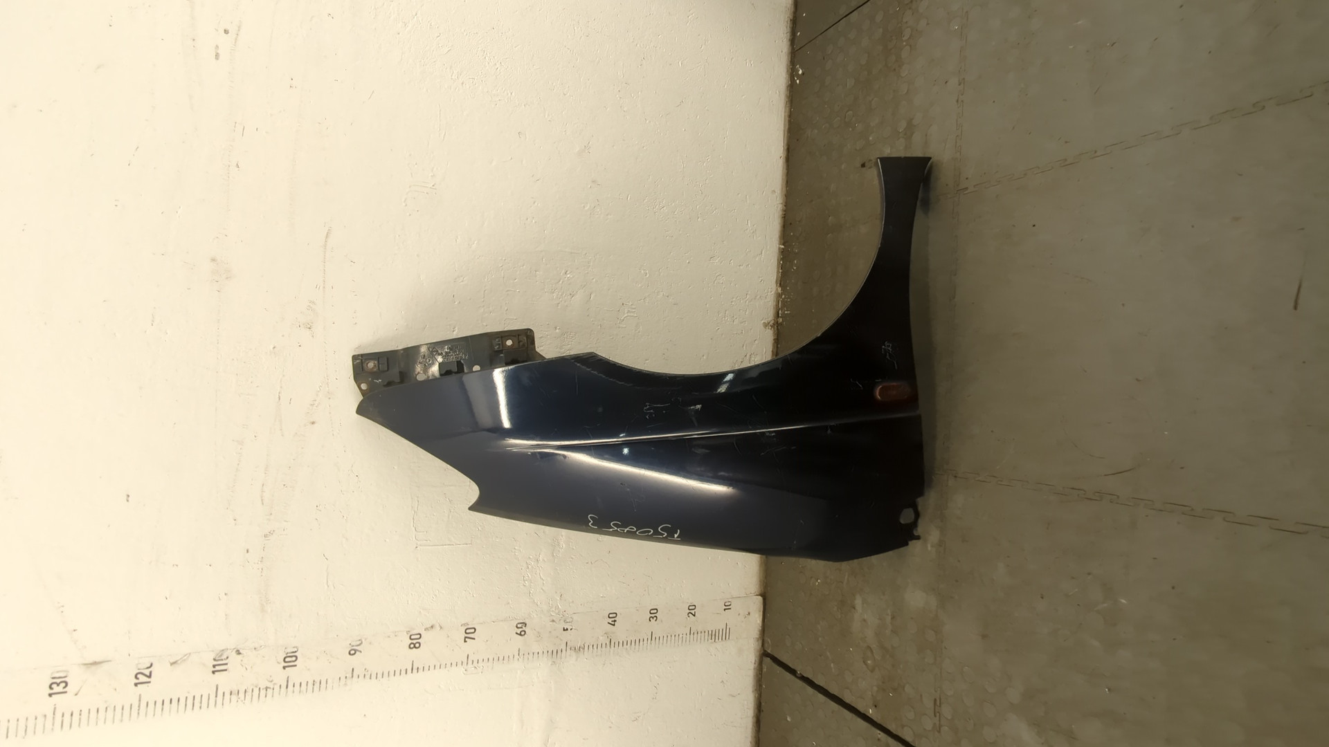 Крыло переднее правое