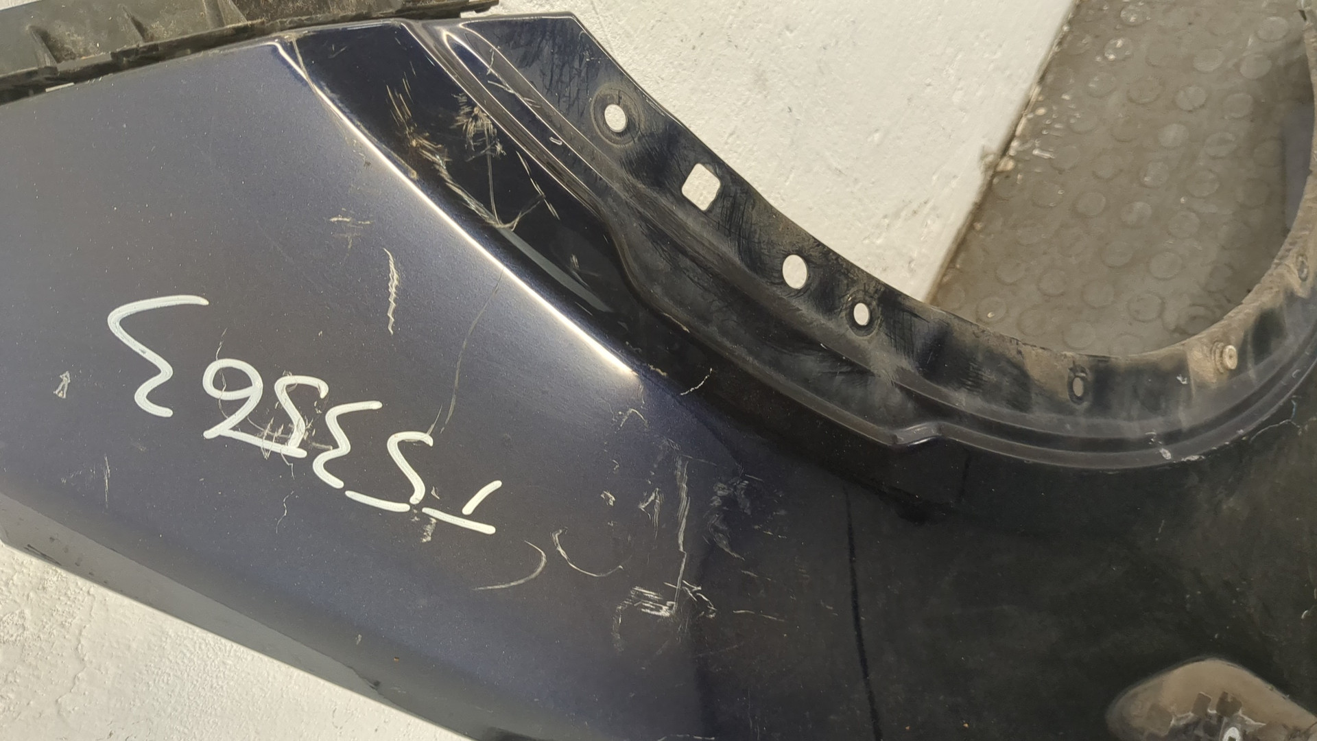 Крыло переднее правое