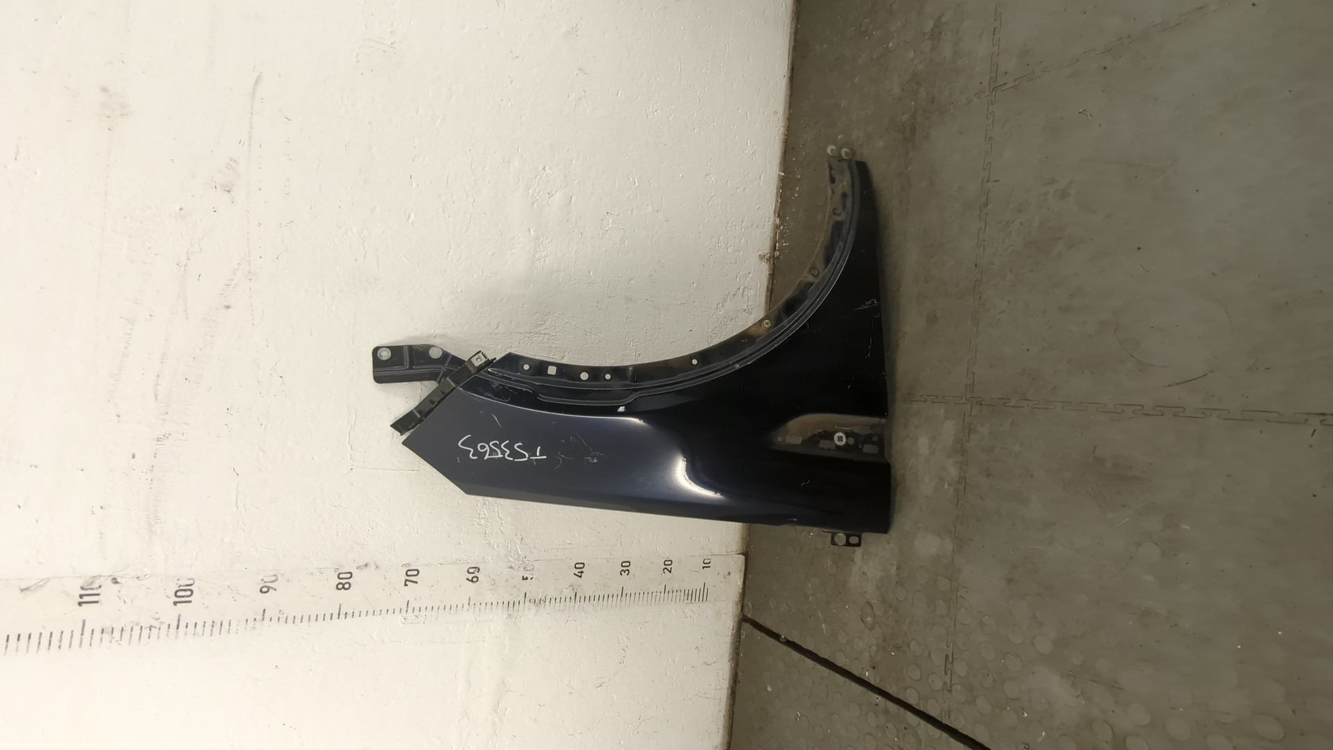 Крыло переднее правое