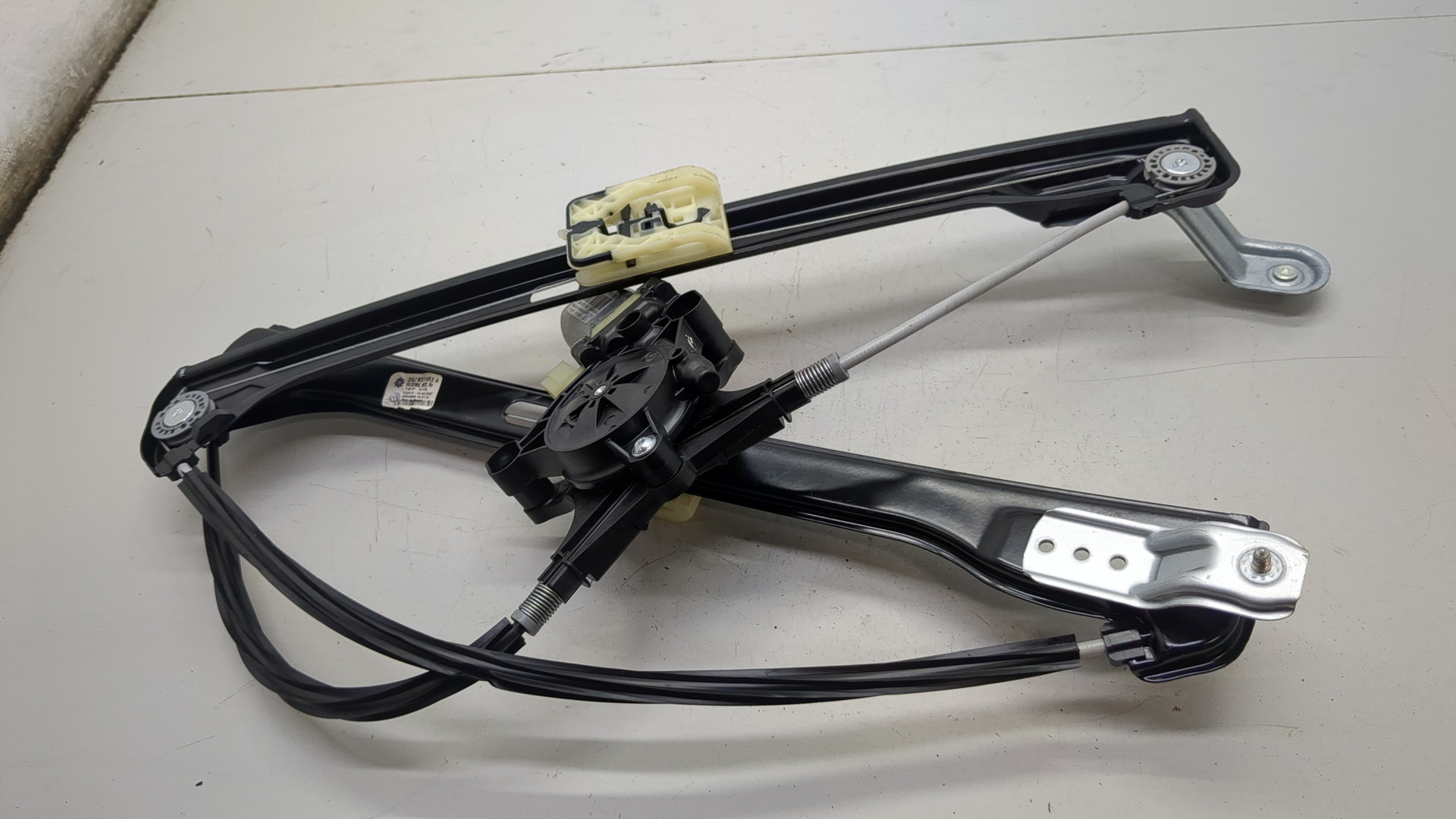 Стеклоподъемник электр. передний правый