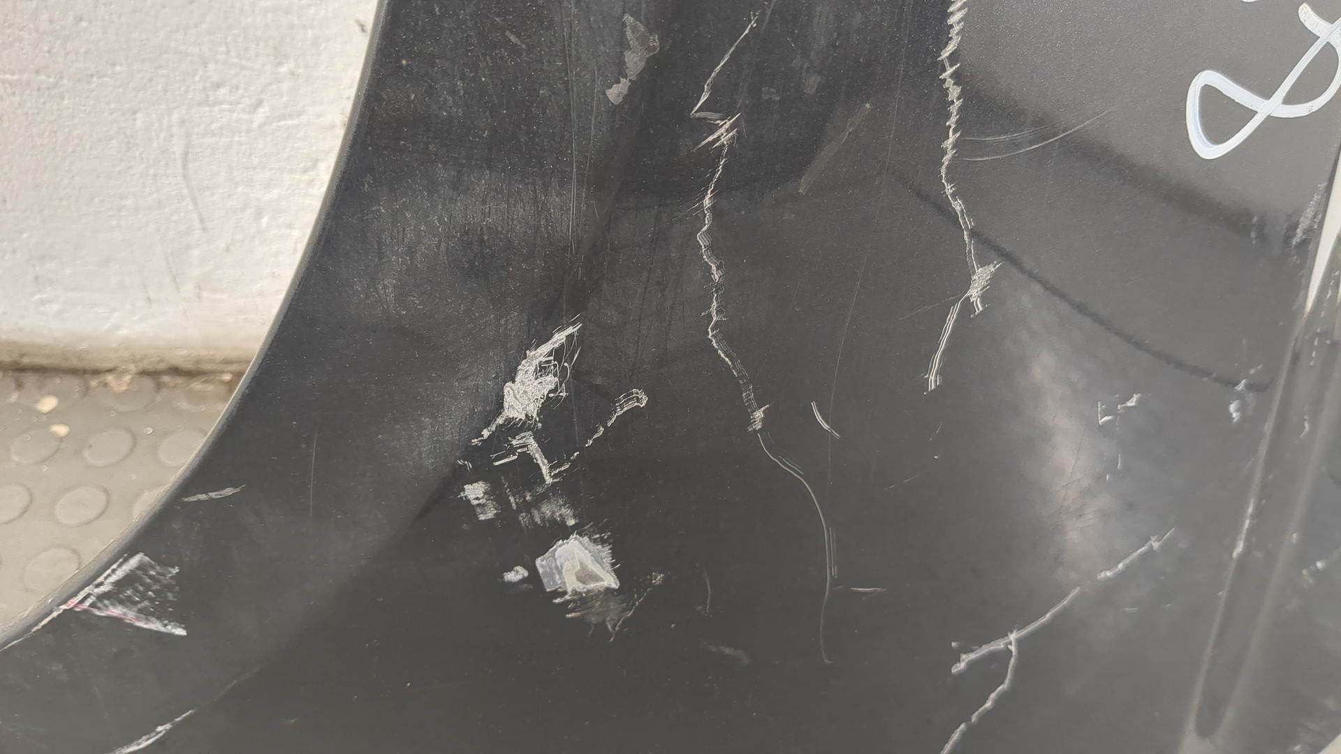 Крыло переднее левое