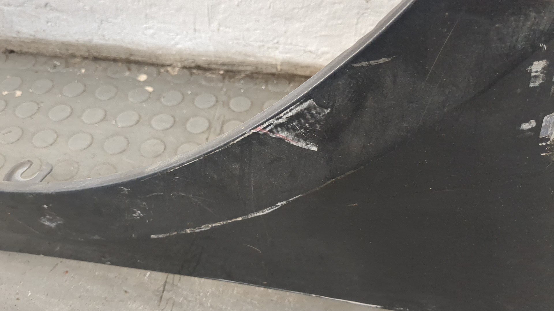 Крыло переднее левое