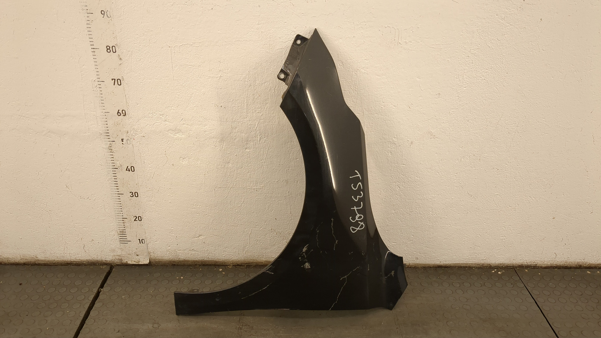 Крыло переднее левое