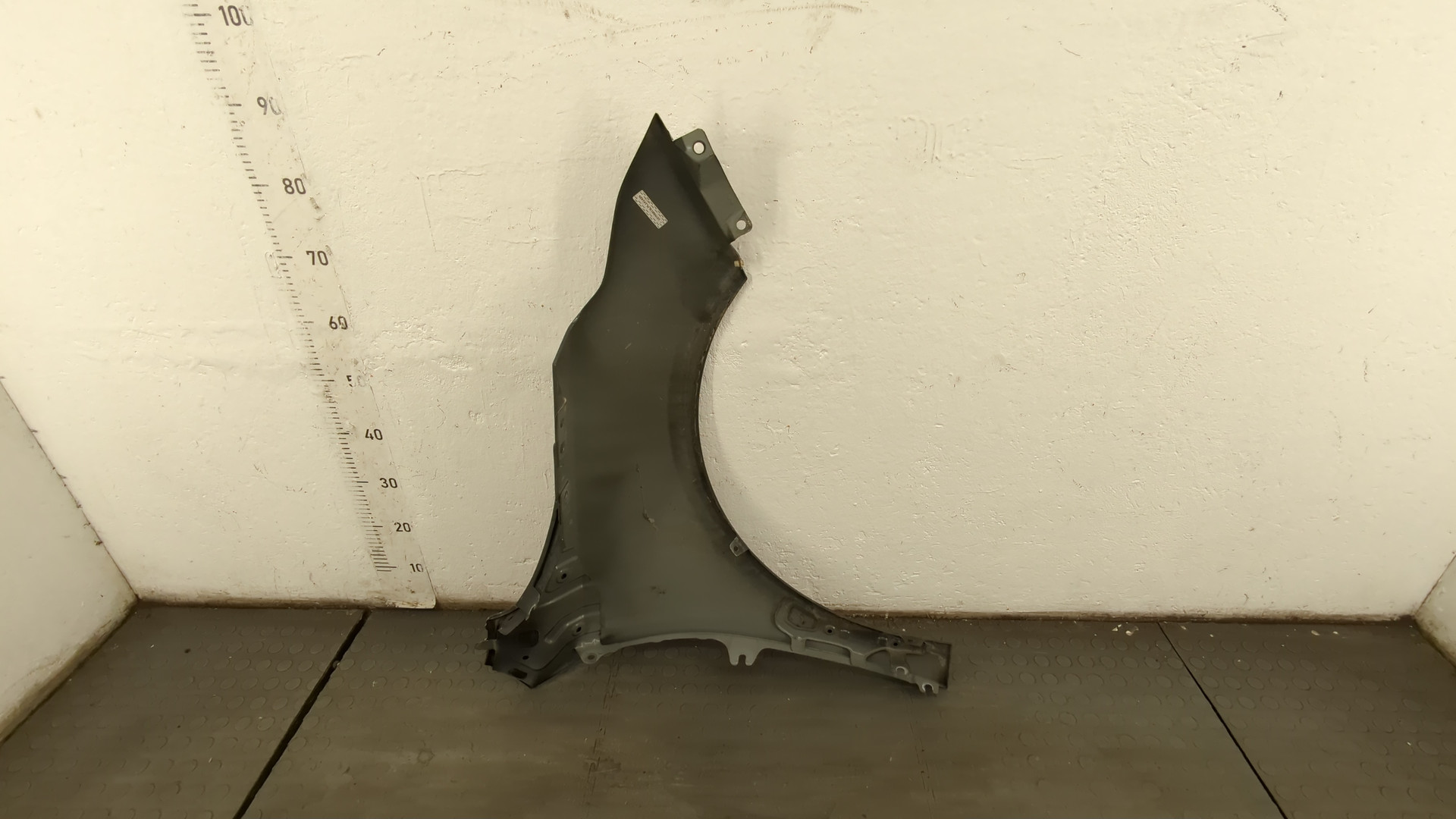 Крыло переднее левое