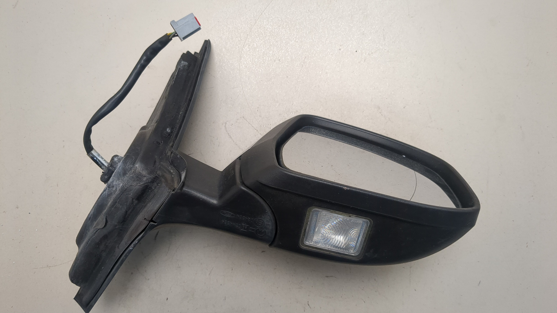 Зеркало правое электрическое