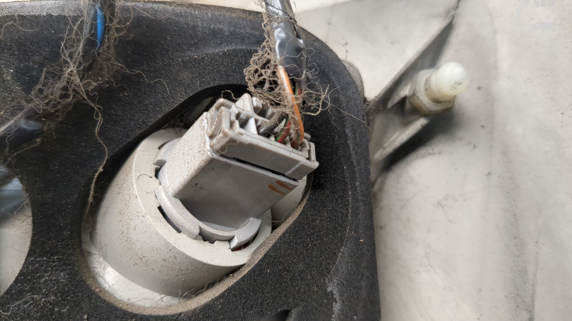 Фонарь задний левый