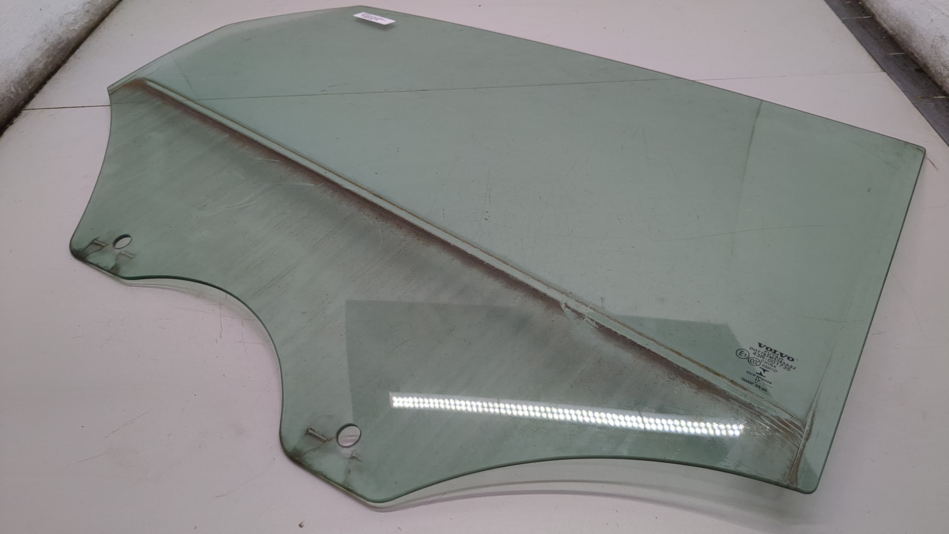 Стекло двери задней правой