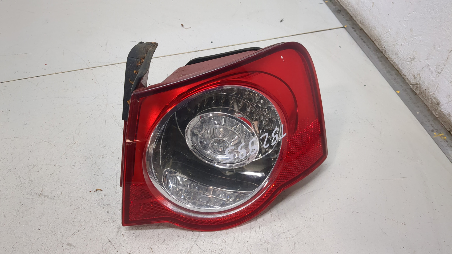 Фонарь задний правый