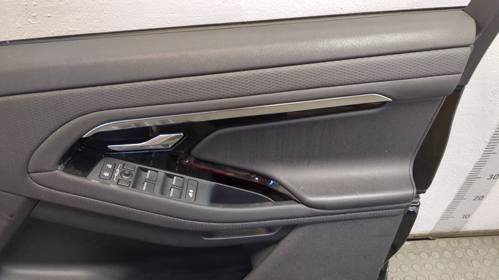 Дверь передняя правая