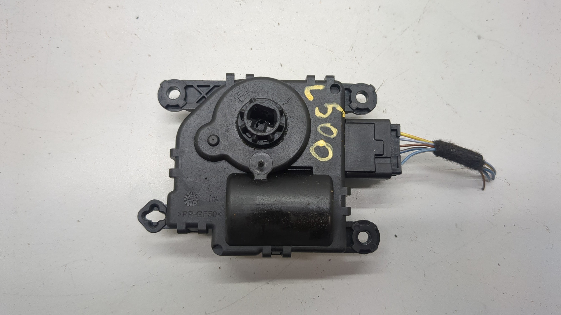 Моторчик заслонки печки