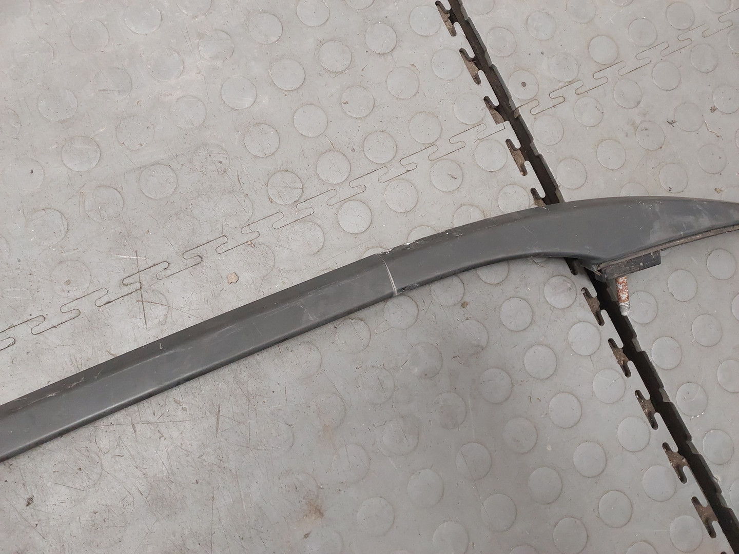 Рейлинг (релинг) правый (планка на крышу)