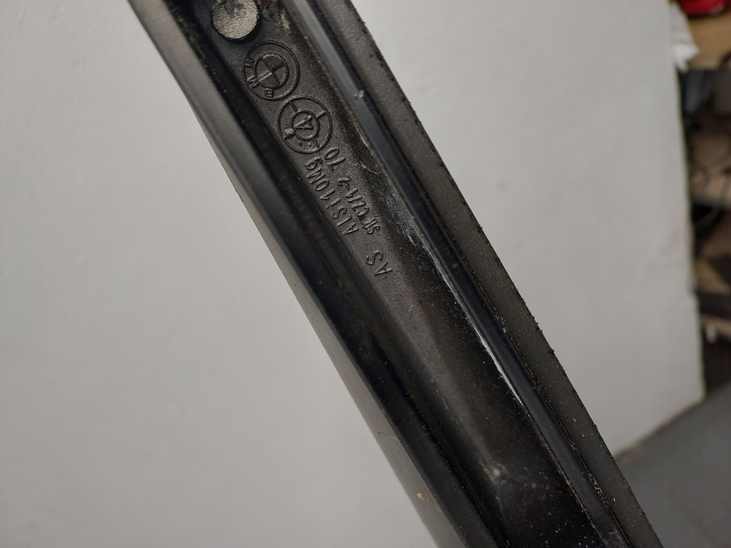 Рейлинг (релинг) правый (планка на крышу)