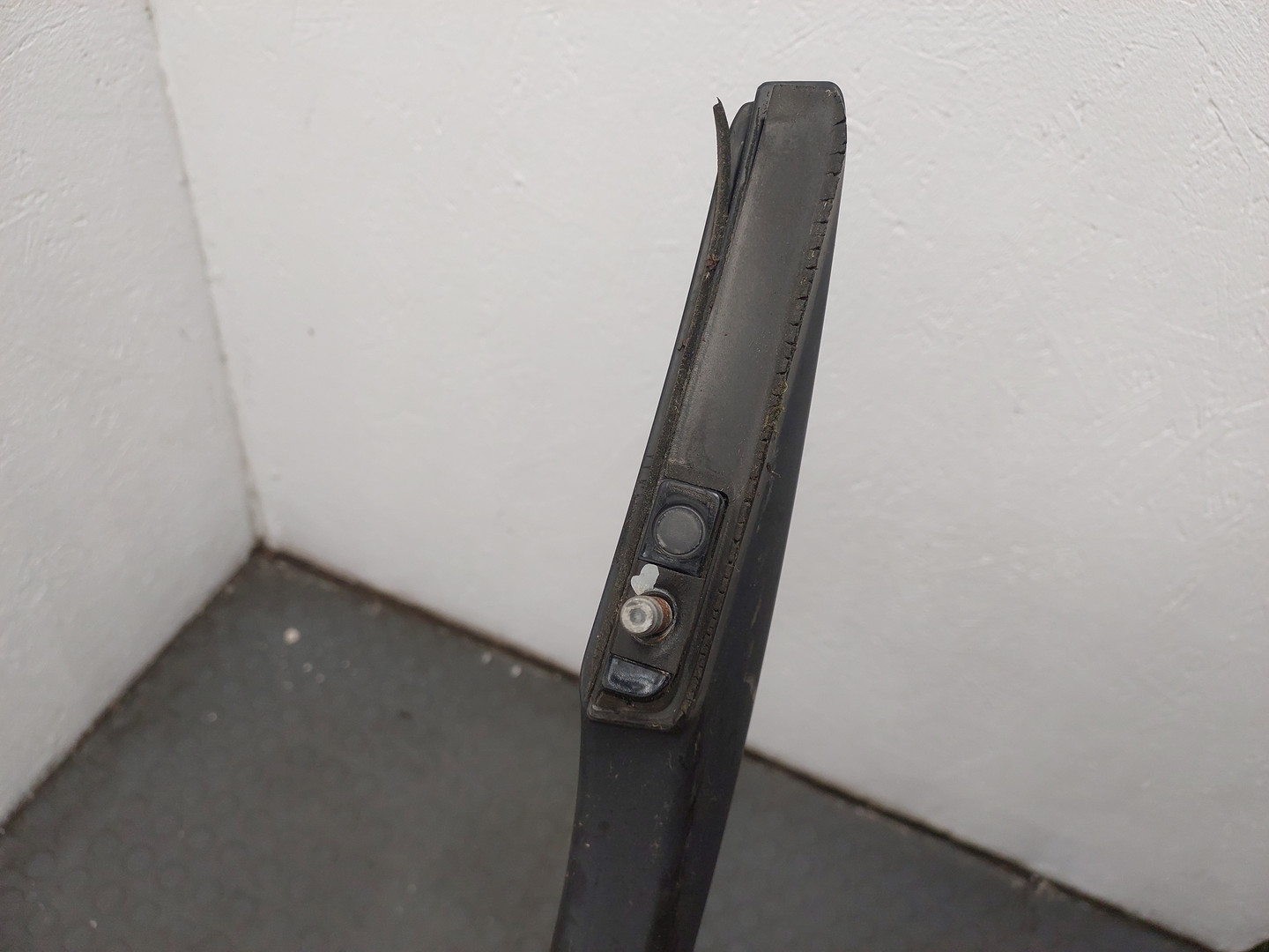 Рейлинг (релинг) правый (планка на крышу)