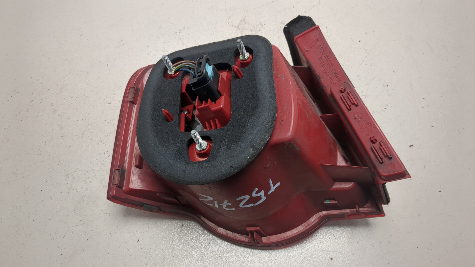 Фонарь задний правый