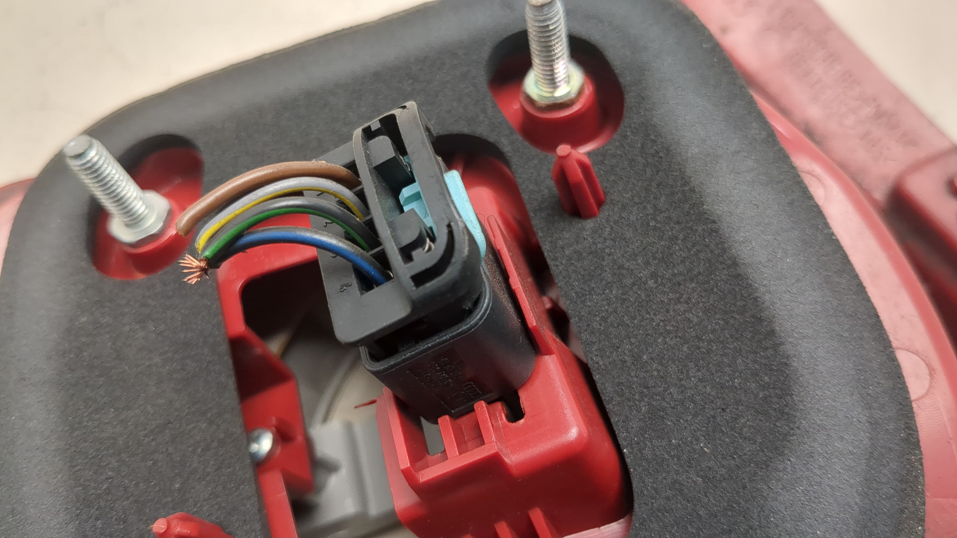 Фонарь задний правый