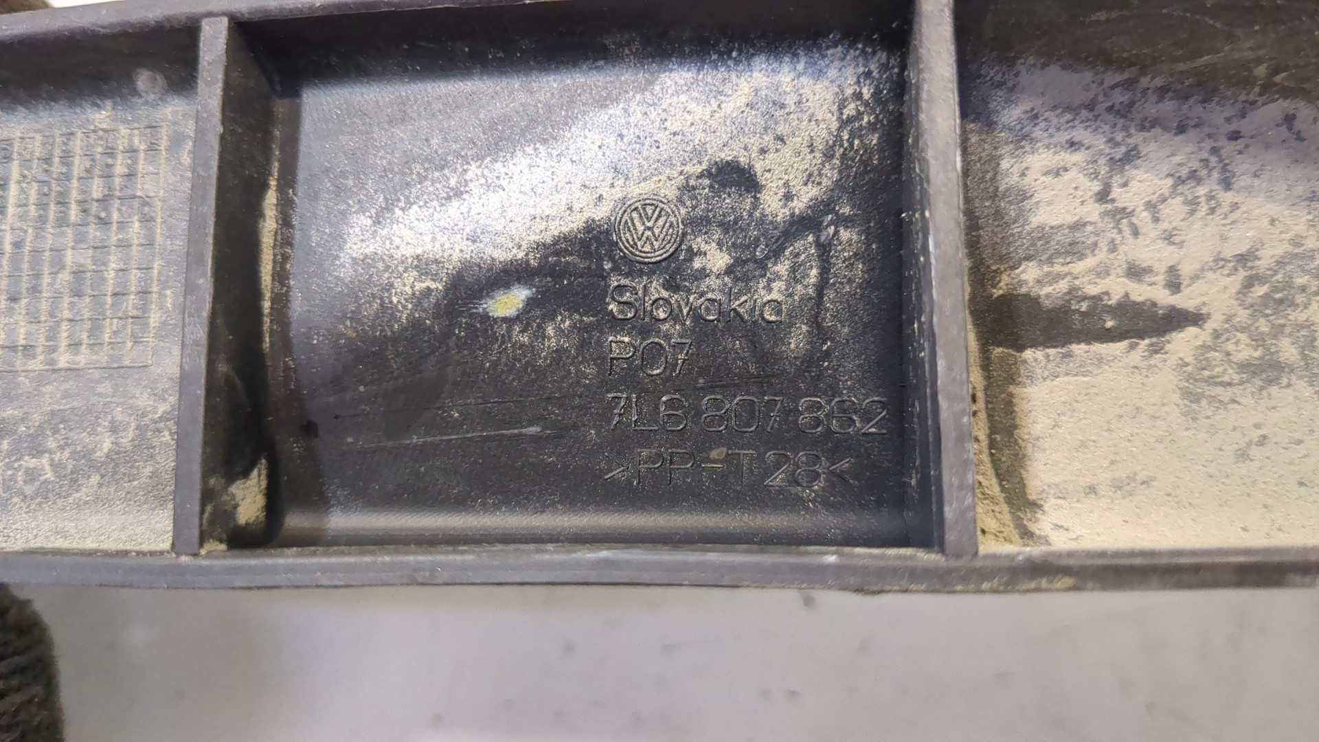 Кронштейн заднего бампера правый