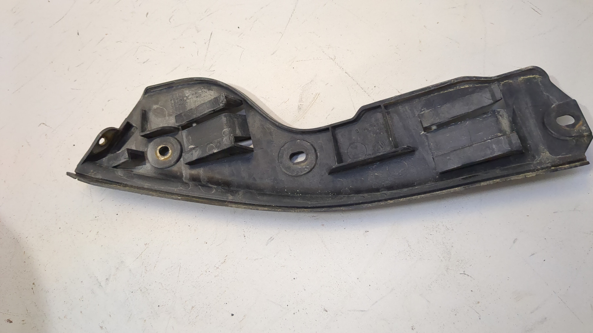 Кронштейн заднего бампера правый