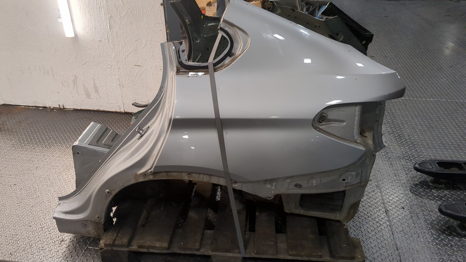 Кузовной элемент