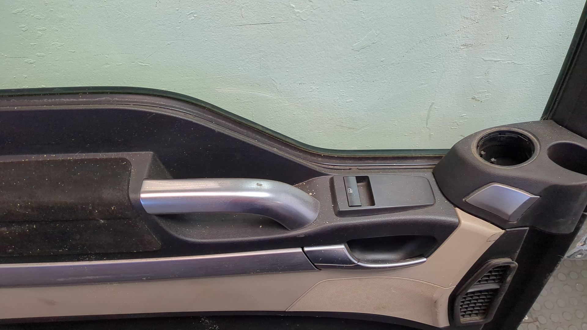 Дверь передняя левая