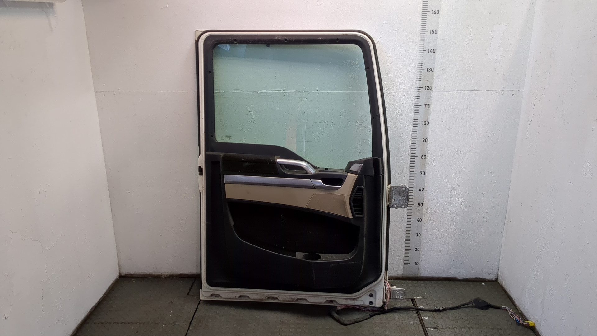 Дверь передняя левая