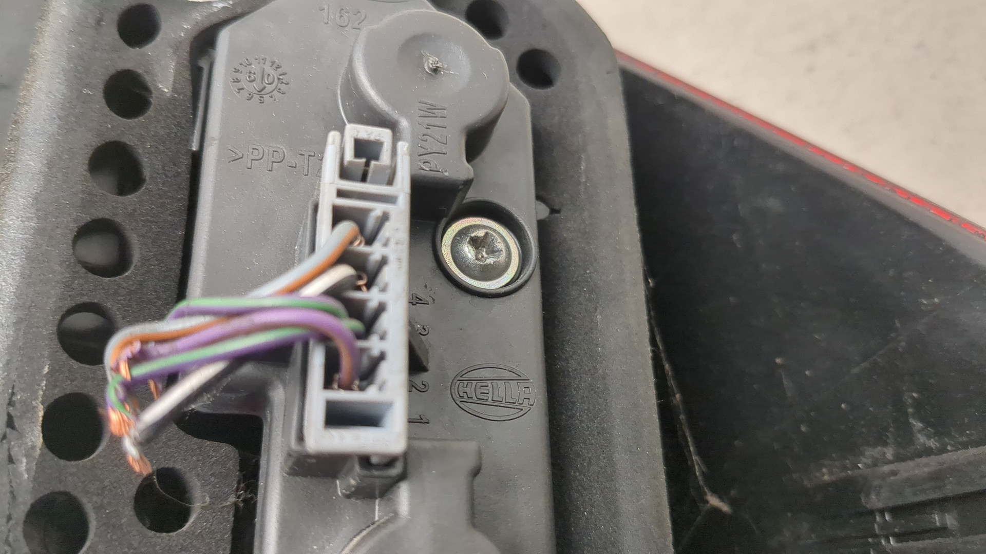 Фонарь задний левый