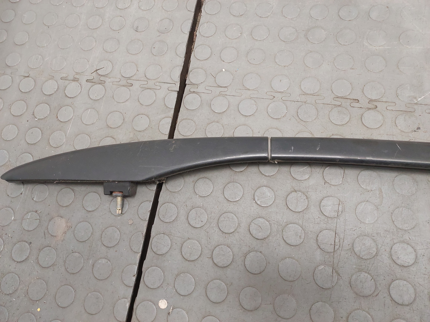 Рейлинг (релинг) правый (планка на крышу)