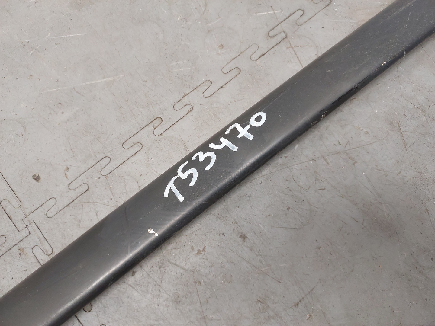 Рейлинг (релинг) правый (планка на крышу)