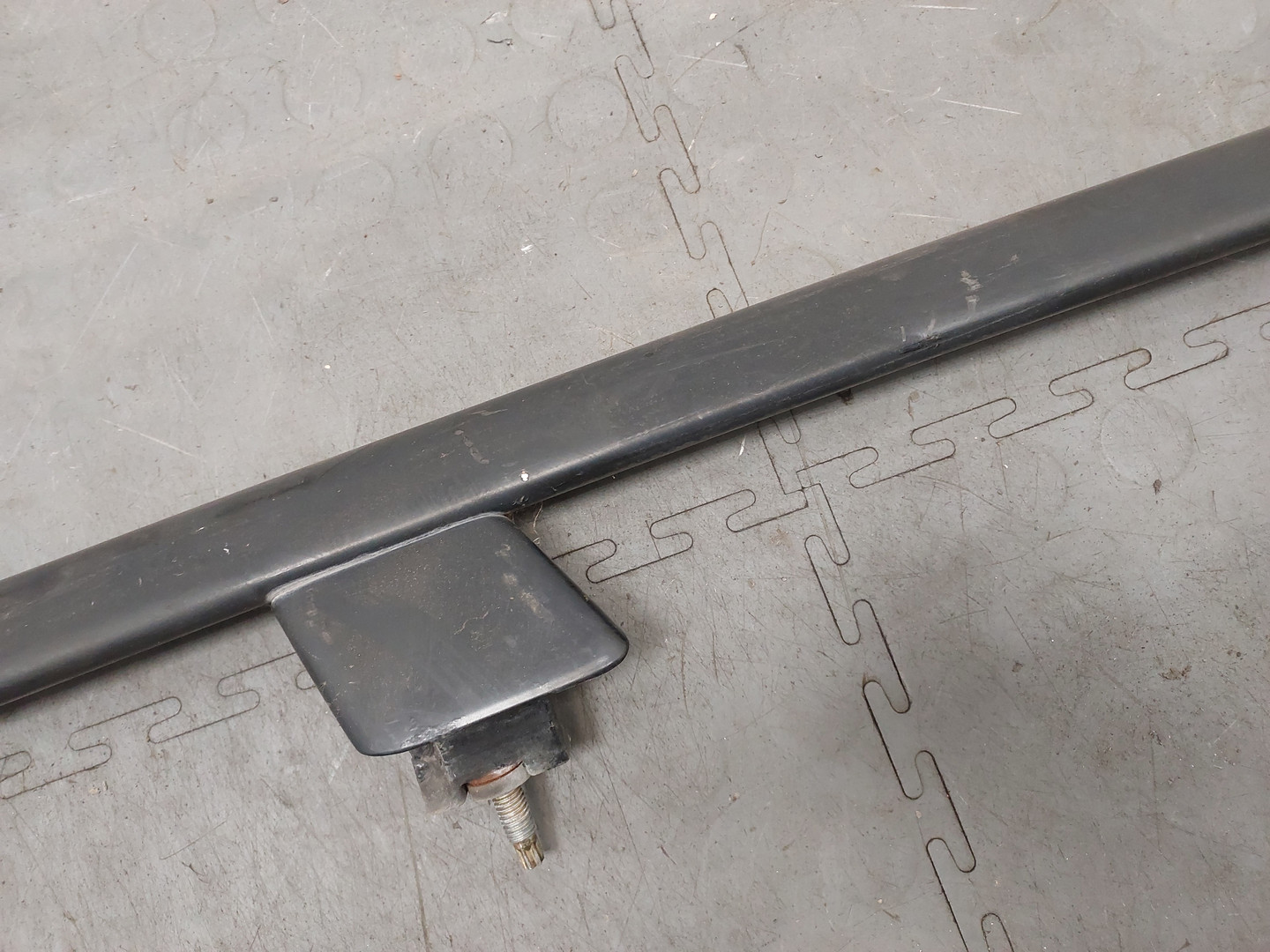 Рейлинг (релинг) левый (планка на крышу)