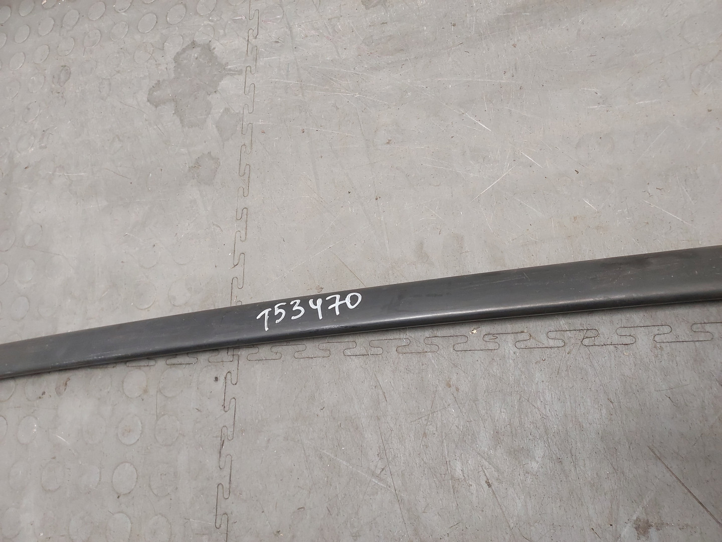 Рейлинг (релинг) левый (планка на крышу)