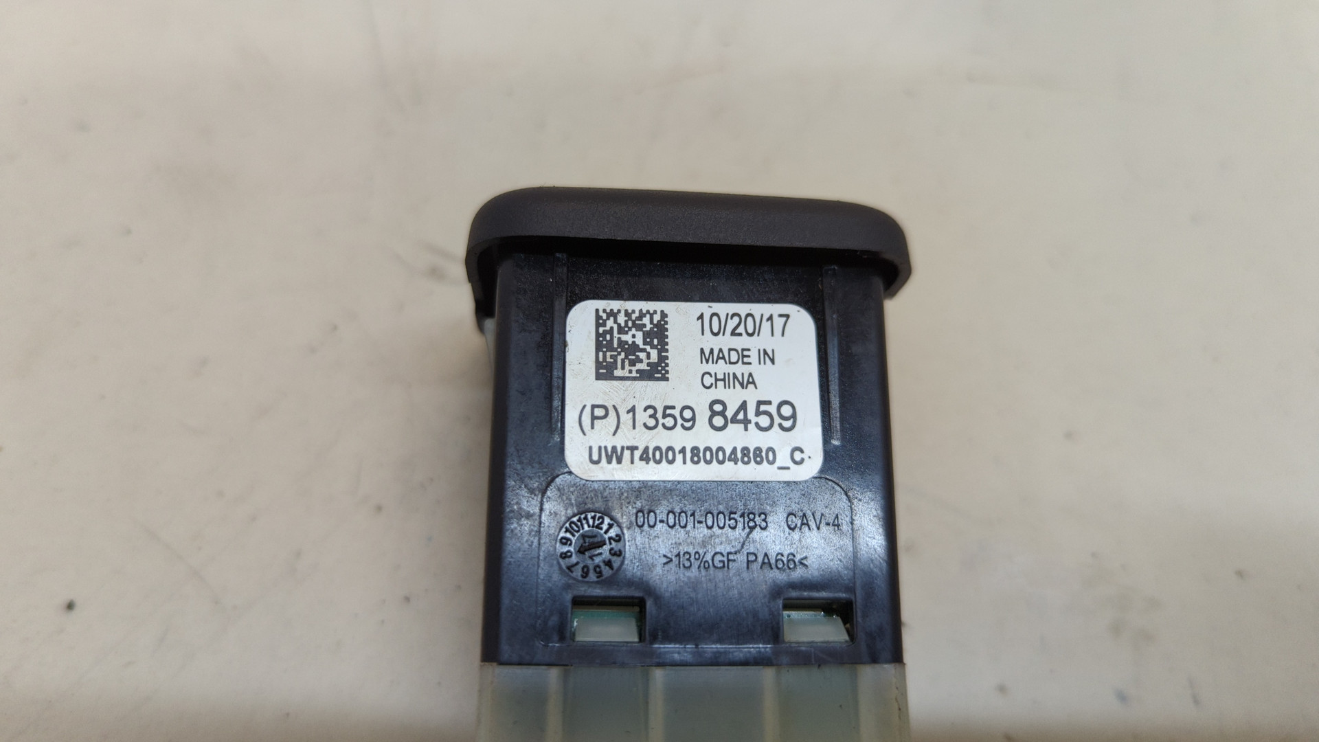 Гнездо AUX / USB IN