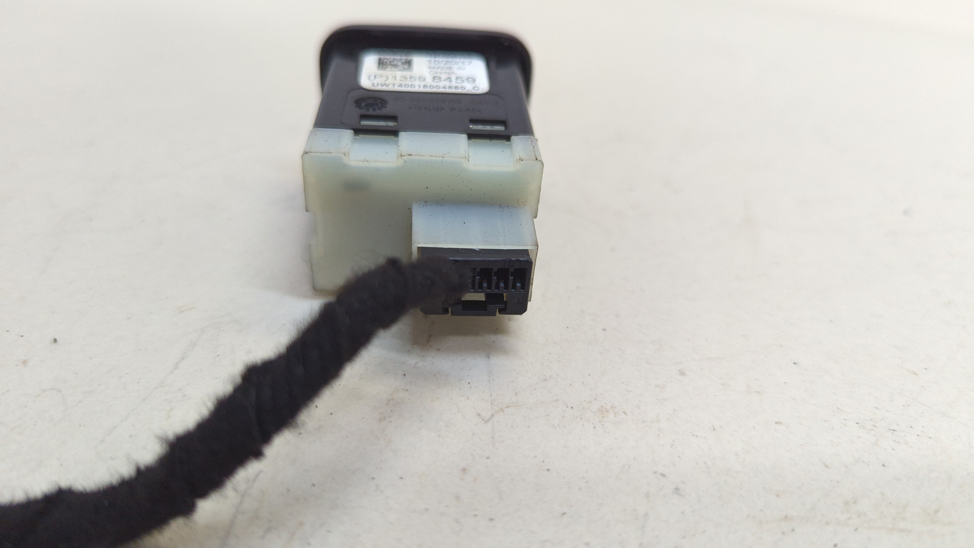 Гнездо AUX / USB IN