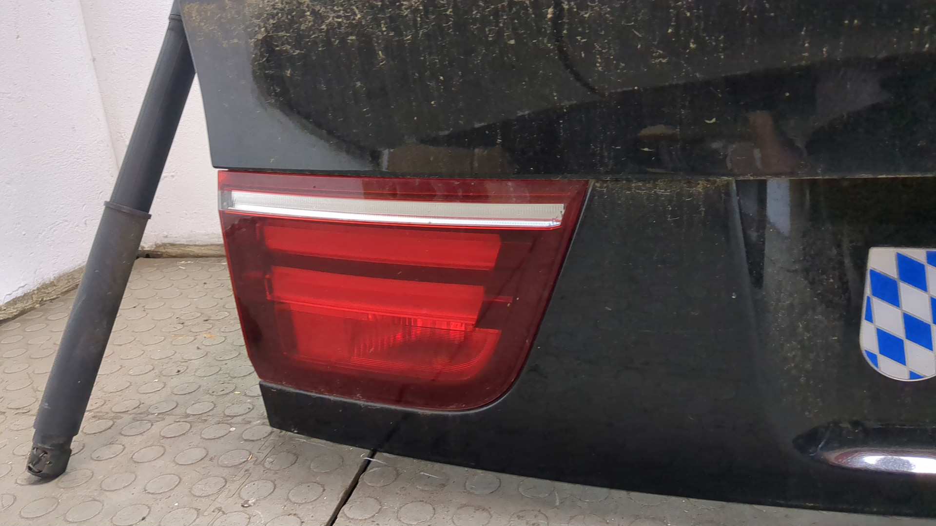 Дверь багажника