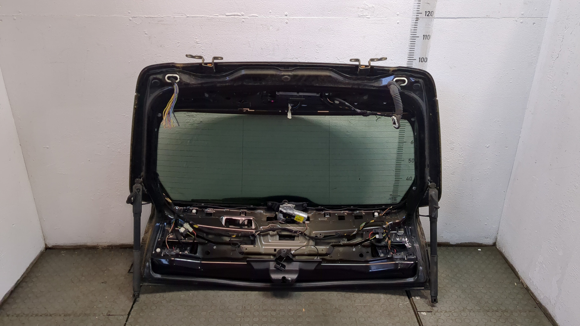 Дверь багажника