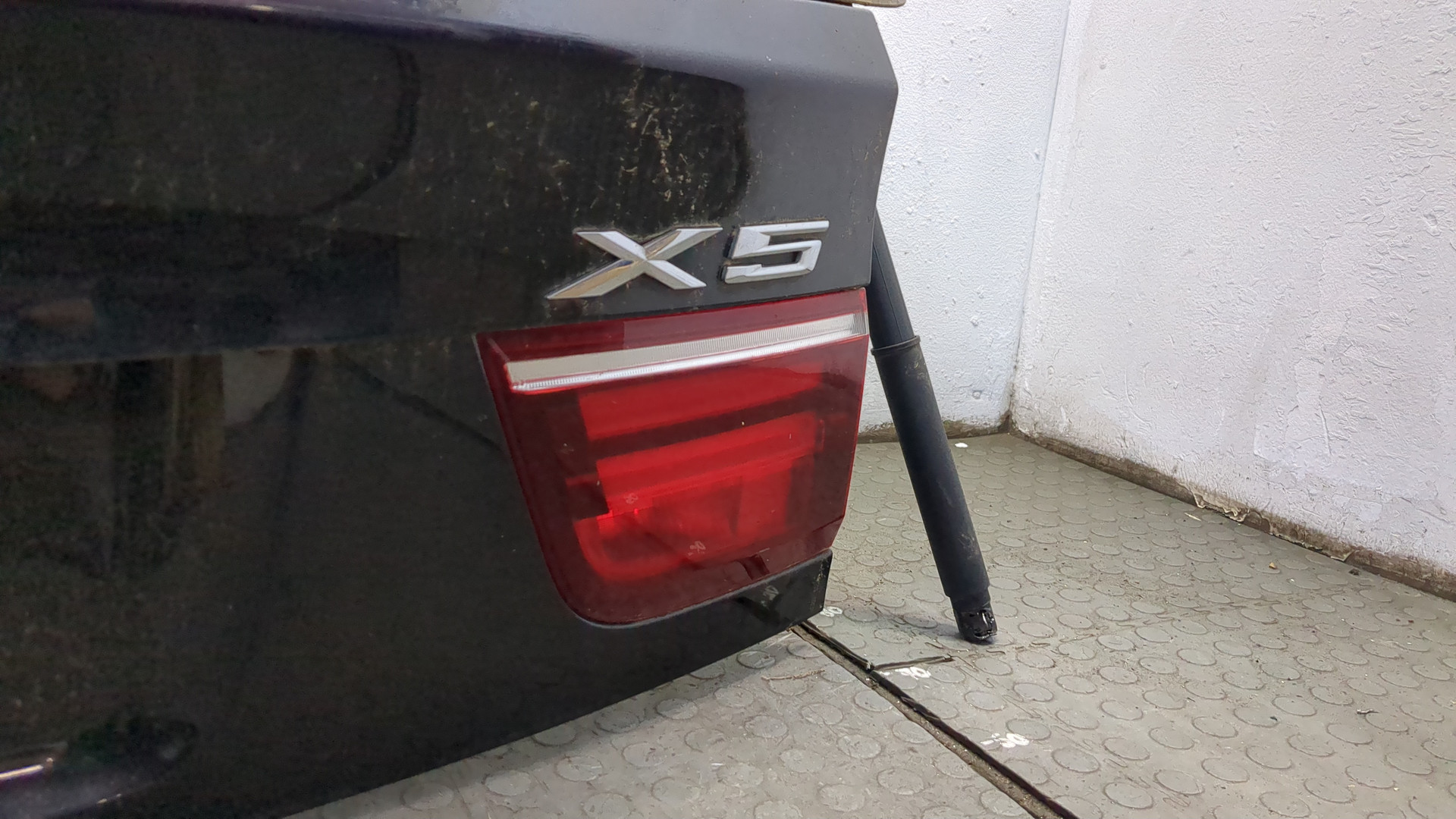 Дверь багажника