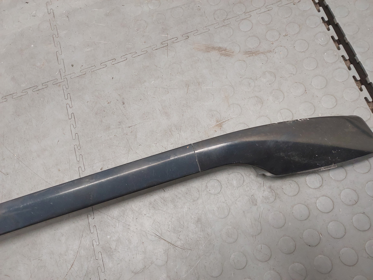 Рейлинг (релинг) правый (планка на крышу)